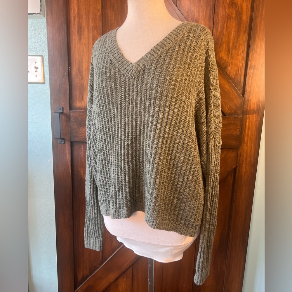 Hollister Olive Green V-Neck Women's Medium Loose‎ Fit Sweater